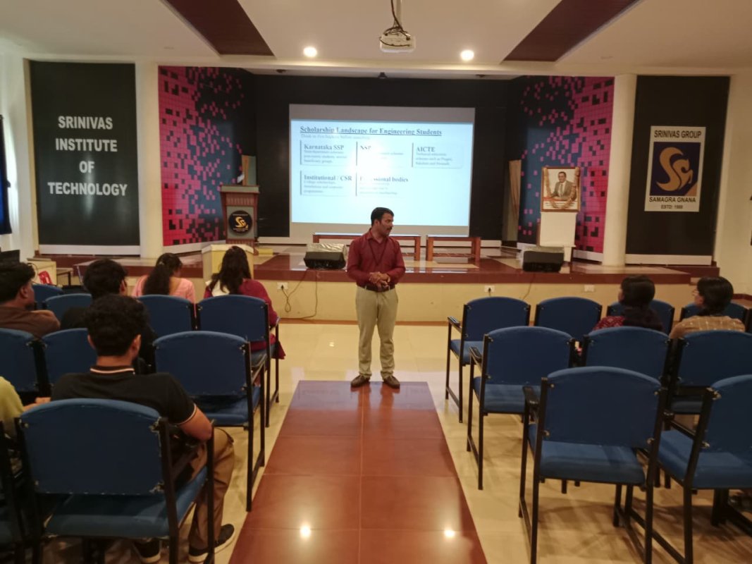 Scholarship Awareness and Guidance Session for First-Year Students - Image 4
